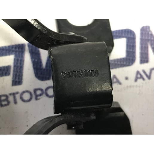 Завіс кришки багажника правий Peugeot 308 T9 SW 2013-2021 9677830180